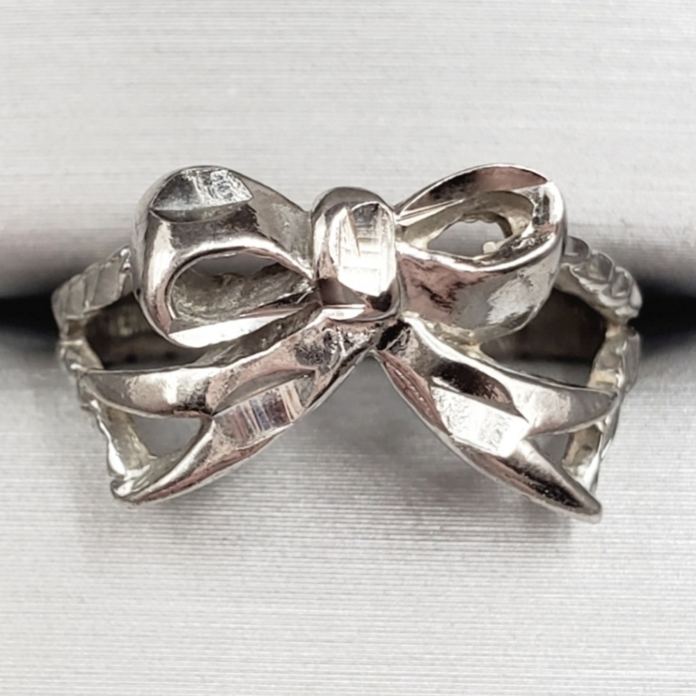 Silver Diamond Cut Vintage Bow Ring